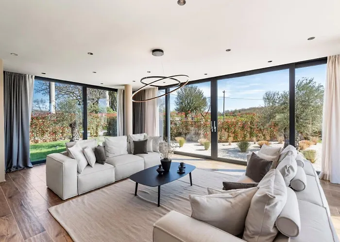 Dajo Villa *