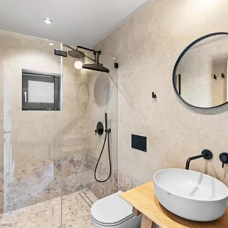 Lux Dajo With Pool & Sauna By Vacayvillas