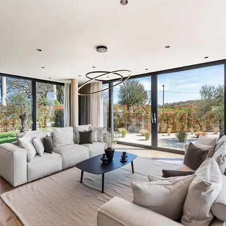 Dajo Villa *