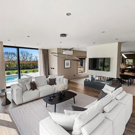 Lux Dajo With Pool & Sauna By Vacayvillas